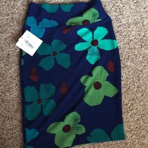 Adorable NWT LuLaRoe Cassie Skirt XS